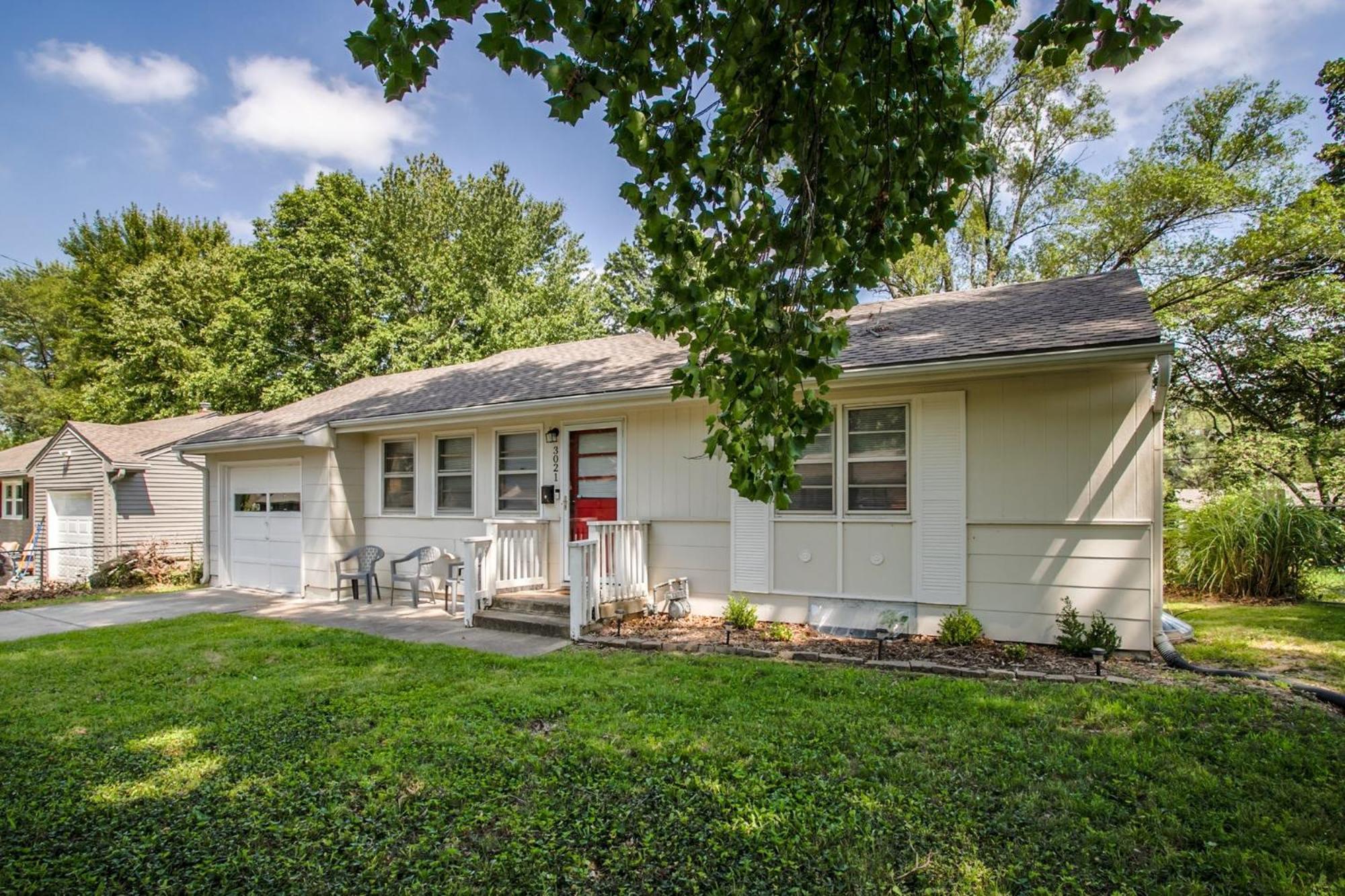 Chic Home With Huge Grassy Yard 7 Mins To Arrowhead Stadium Independence Exterior photo